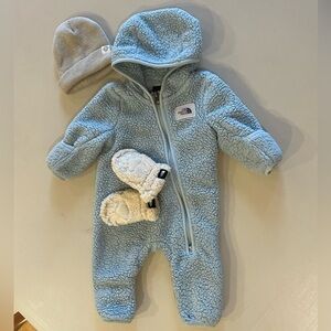 Bundle The North Face Sherpa jumpsuit gloves and hat